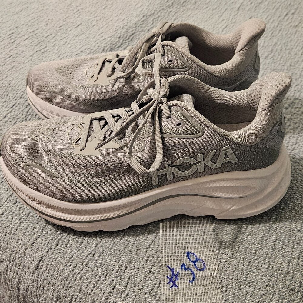 HOKA One One womens Clifton 10 size 8.5 B